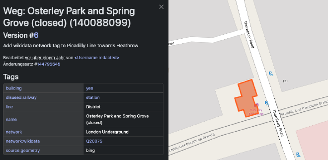 Kartenausschnitt eines Gebäudes mit den zugehörigen Daten. Das Haus ist als line=District markiert. 